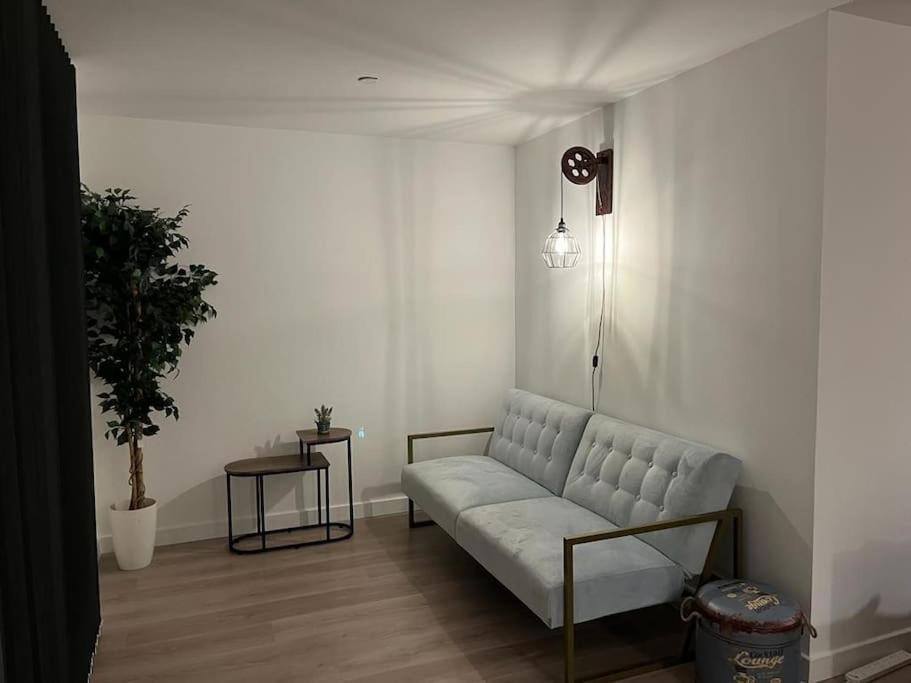 Bayard Luxe 2 Bedroom Penthouse Duplex Peterborough Exterior photo